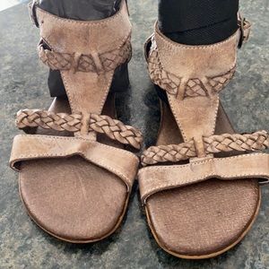 Roan. Sandals. Size 6.